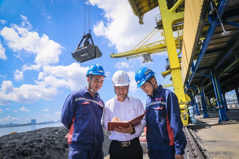 workers-8916915_1280